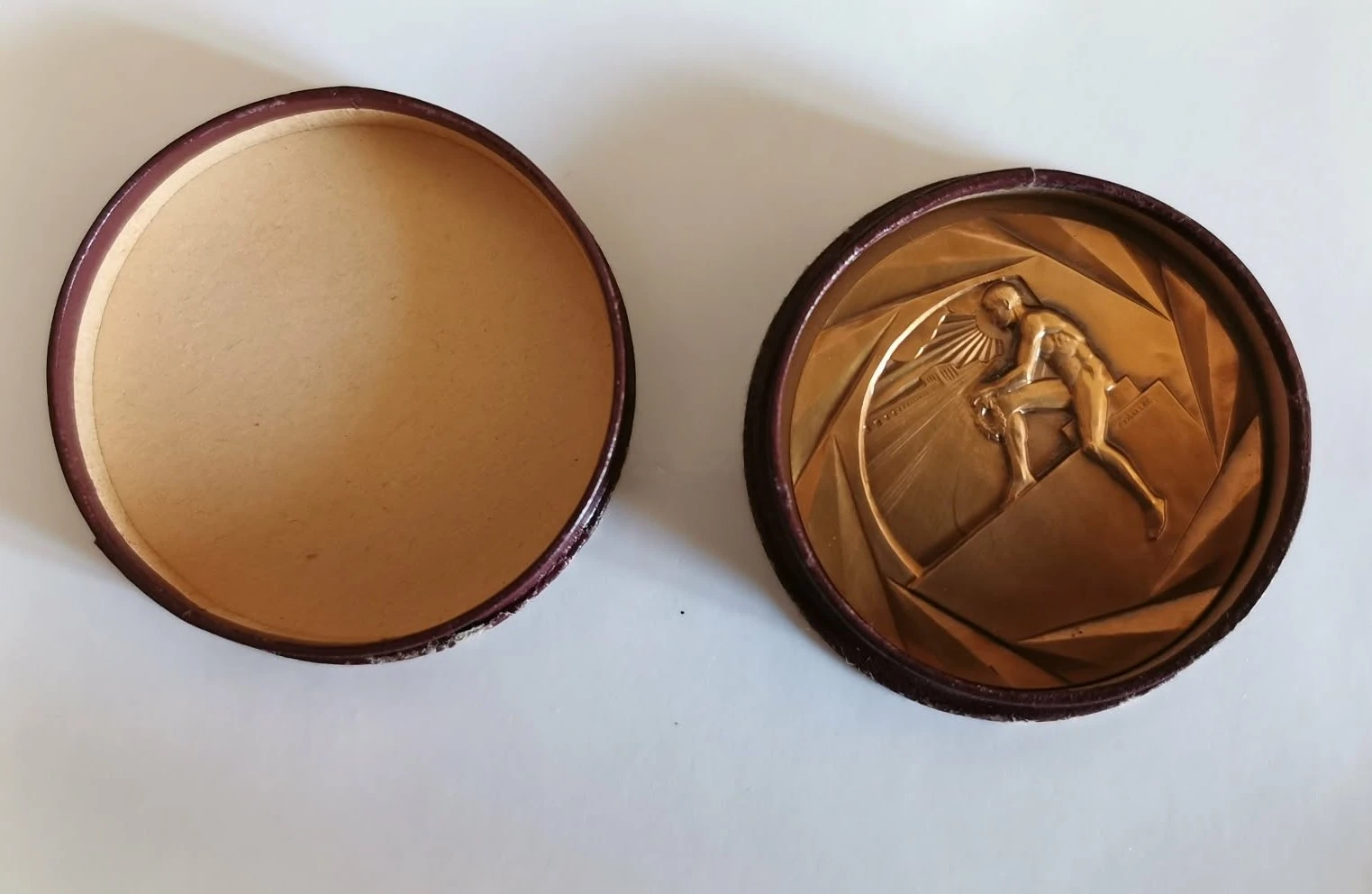 Medalla de bronce ofrecida por el diputado Henri TERRÉ – photo 3